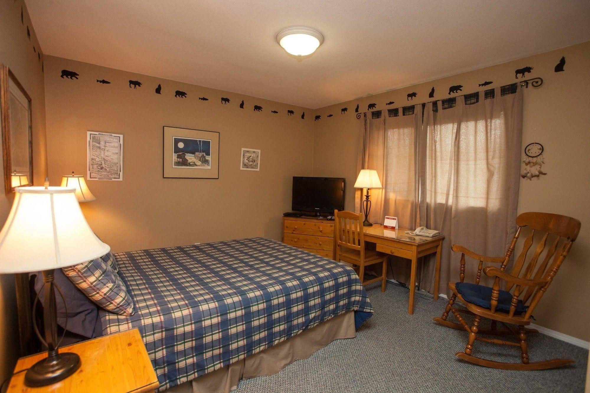 Midnight Sun Inn Whitehorse Exterior foto